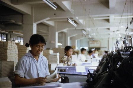 時光定格 外國攝影師鏡頭下的1973年東北印刷廠與攝影擴印服務(wù)